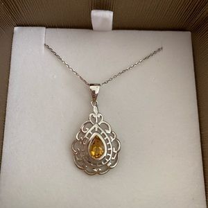 Silver topaz necklace - new in box!